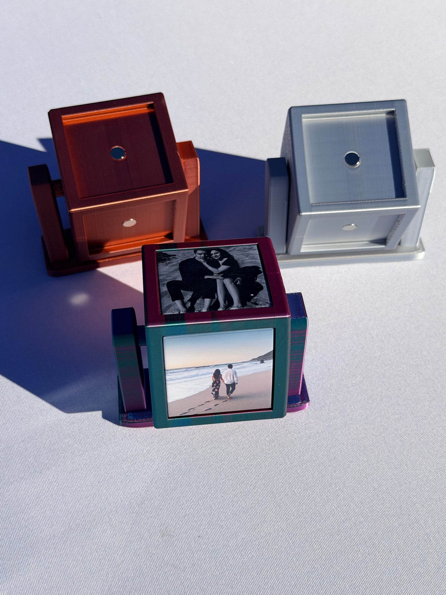 Rotating Cube with Magnets