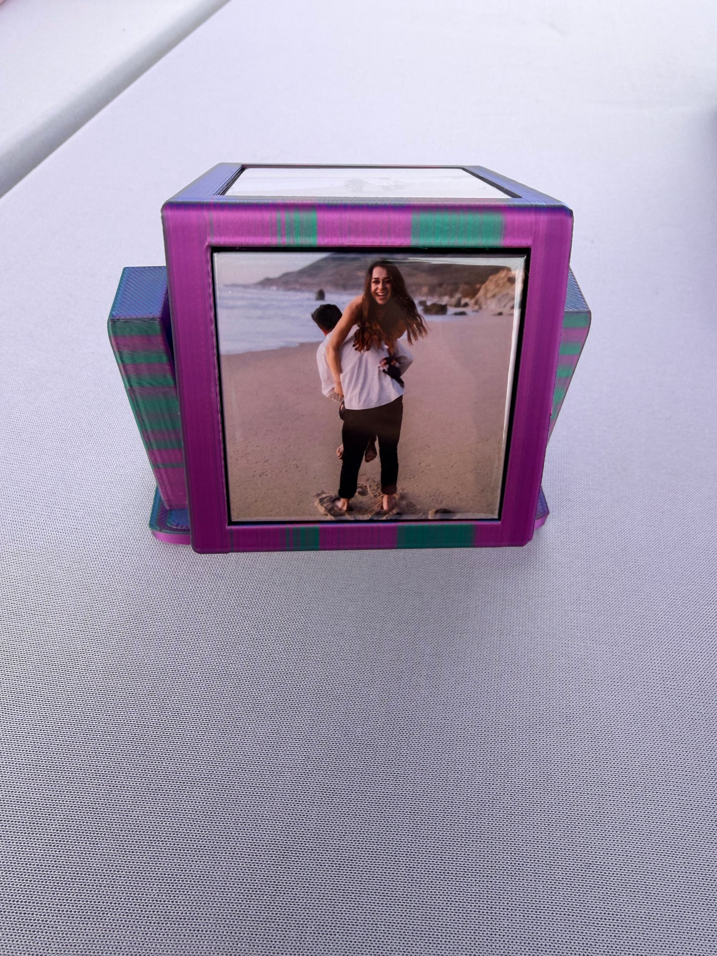 Rotating Cube with Magnets